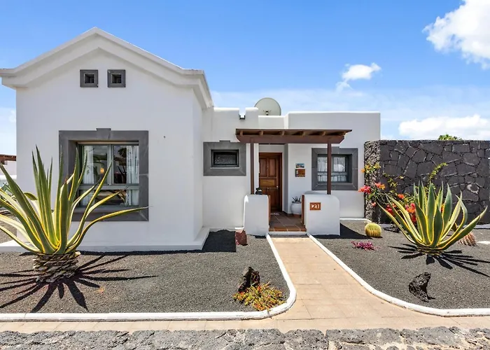 El Faro Playa Blanca (Lanzarote)